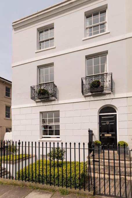 Four Bedroom Townhouse In Famous Suffolks Area Cheltenham Exteriör bild