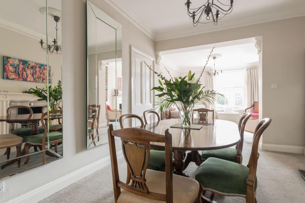 Four Bedroom Townhouse In Famous Suffolks Area Cheltenham Exteriör bild
