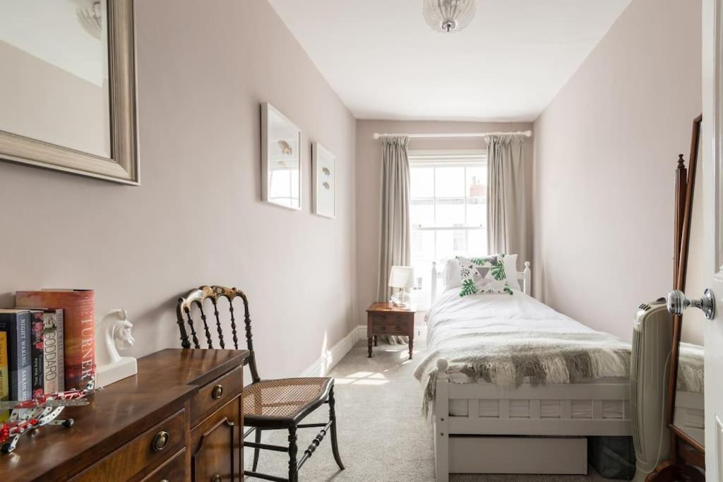 Four Bedroom Townhouse In Famous Suffolks Area Cheltenham Exteriör bild
